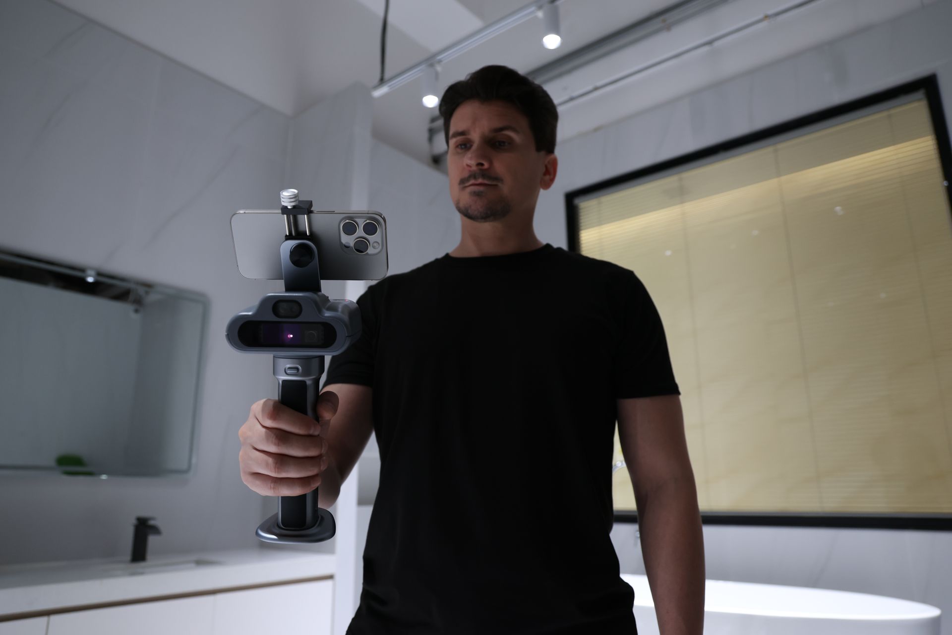 Handheld LiDAR scanner capturing indoor space – starting point for generating accurate floor plans from 3D room scans
